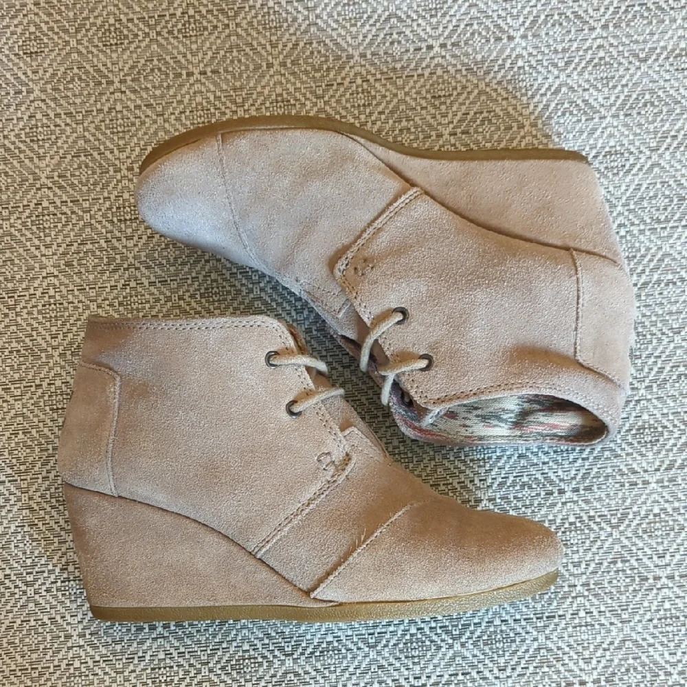 Toms Kala Desert Suede Wedge Lace-up Booties